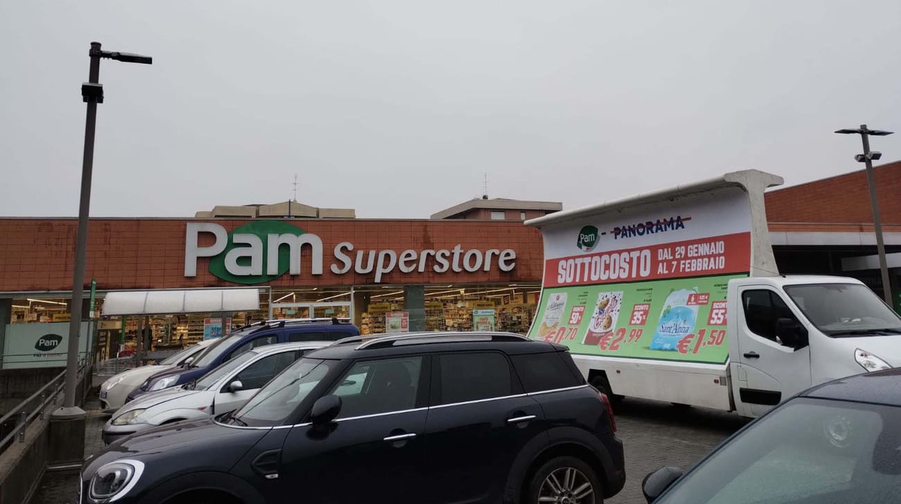 Camion vela pubblicitari CST Pubblicità per PAM ad Asti