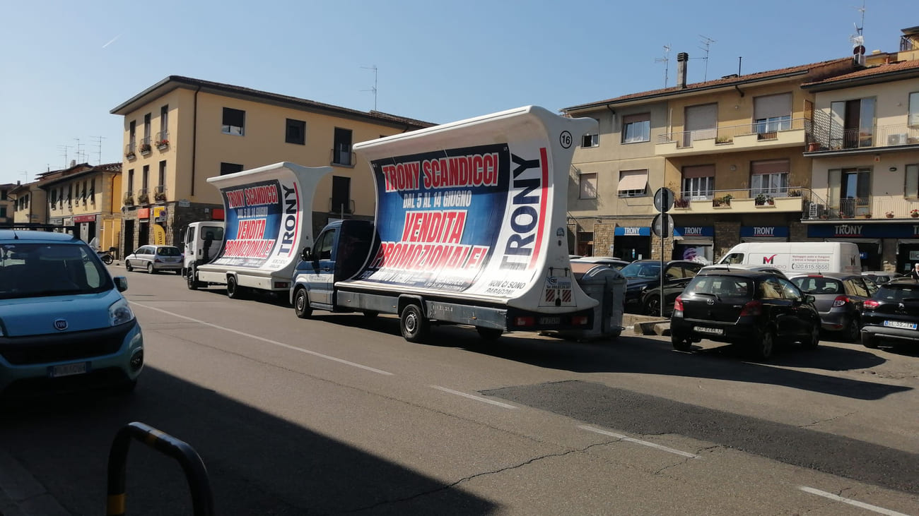 Vele mobili pubblicitarie a Scandicci per la vendita promozionale di TRONY