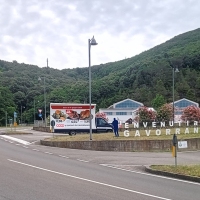Camion vela in Toscana: tre campagne pubblicitarie tra Pontremoli, Montalcino e Gavorrano