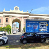 Vele mobili pubblicitarie per Acqua e Sapone: campagna a Certaldo, Prato e Magione