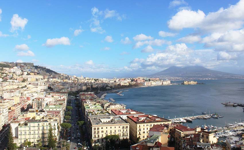 Volantinaggio in Campania a Napoli e Salerno