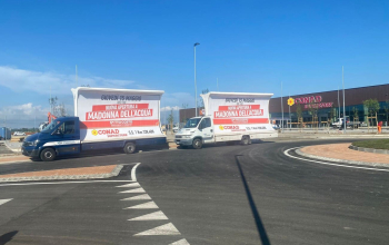 Camion-vela-pubblicitari-CST-per-supertore-CONAD-a-Madonna-dell'acqua (1)