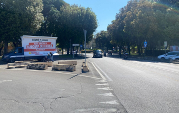 Camion-vela-pubblicitari-CST-per-supertore-CONAD-a-Madonna-dell'acqua (11)