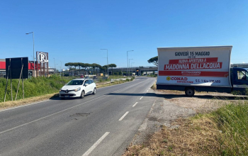 Camion-vela-pubblicitari-CST-per-supertore-CONAD-a-Madonna-dell'acqua (18)