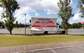 Camion-vela-pubblicitari-CST-per-supertore-CONAD-a-Madonna-dell'acqua (5)