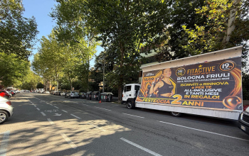 Camion vela pubblicitari CST per  FitActive a BOLOGNA (15)