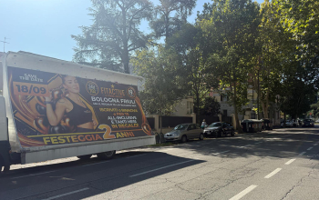 Camion vela pubblicitari CST per  FitActive a BOLOGNA (16)