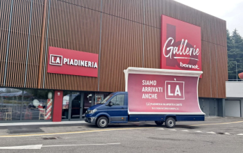 Vele mobili pubblicitarie CST a CANTU' per La Piadineria